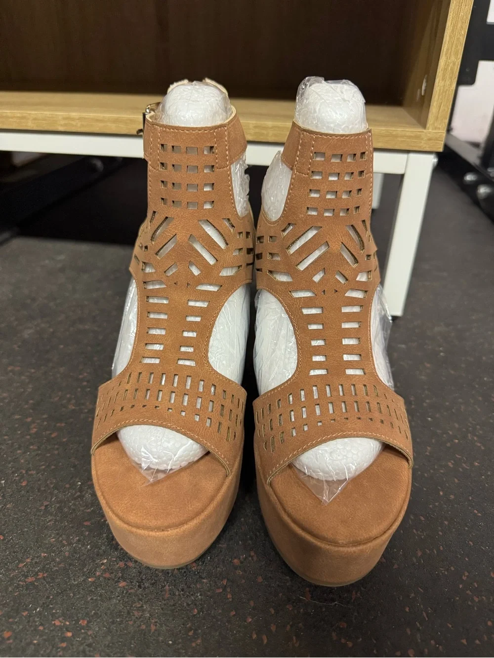 New Women's Tan Cutout Platform Sandals